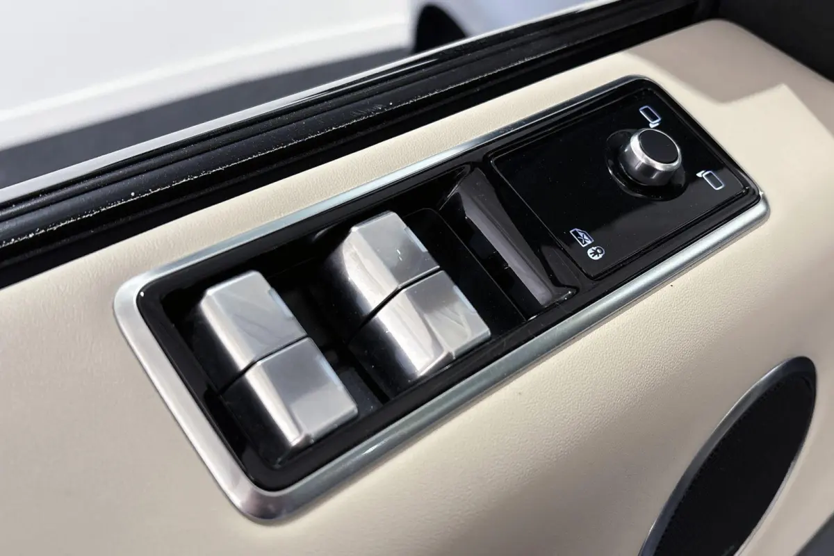 P400e HSE Dynamic Stealth Pano Trekhaak Stoel-Stuurverwarming Luchtvering 21" Velgen