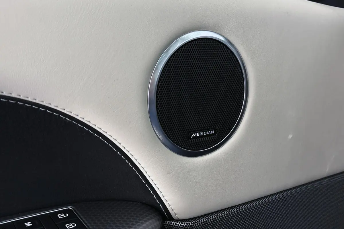 P400e HSE Dynamic Stealth Pano Trekhaak Stoel-Stuurverwarming Luchtvering 21" Velgen