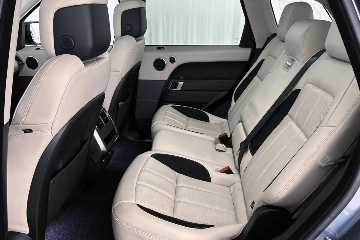 P400e HSE Dynamic Stealth Pano Trekhaak Stoel-Stuurverwarming Luchtvering 21" Velgen