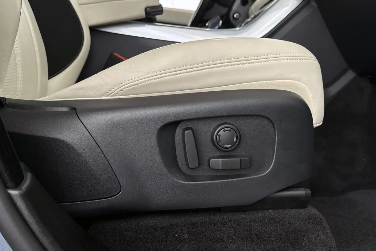 P400e HSE Dynamic Stealth Pano Trekhaak Stoel-Stuurverwarming Luchtvering 21" Velgen