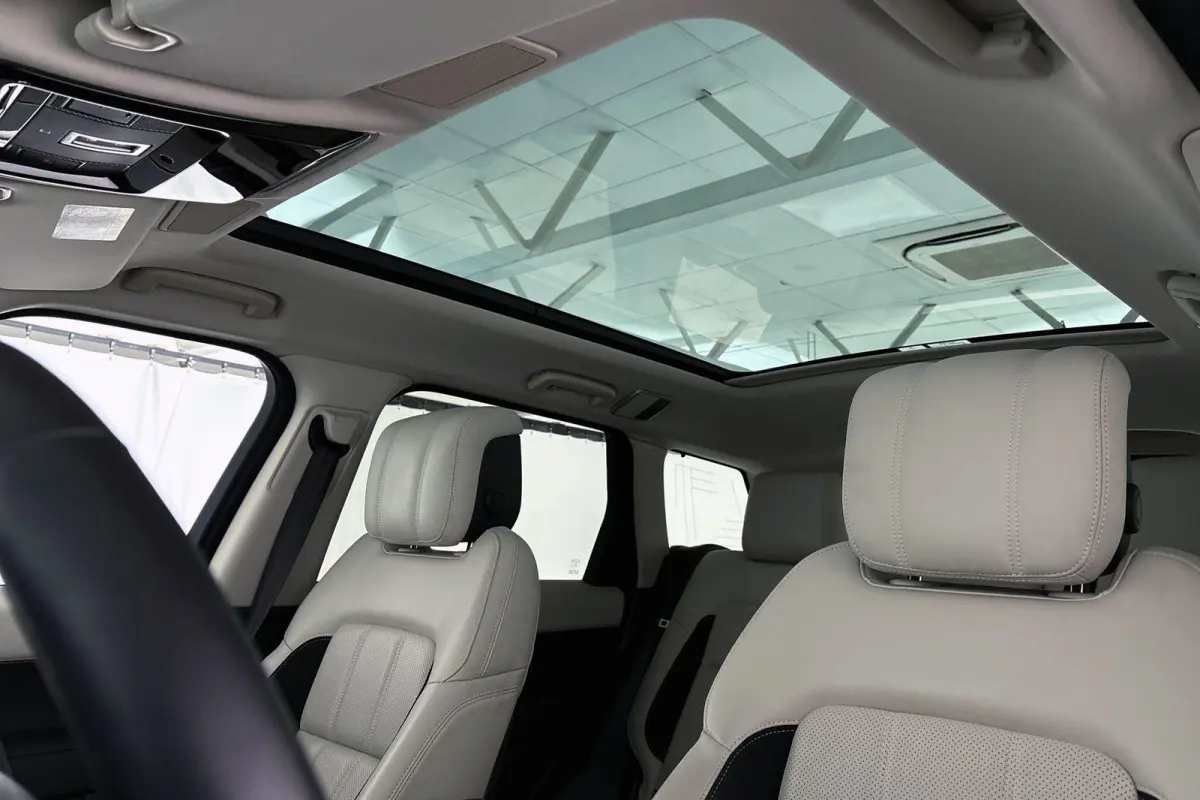 P400e HSE Dynamic Stealth Pano Trekhaak Stoel-Stuurverwarming Luchtvering 21" Velgen