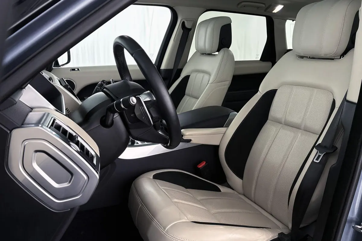 P400e HSE Dynamic Stealth Pano Trekhaak Stoel-Stuurverwarming Luchtvering 21" Velgen