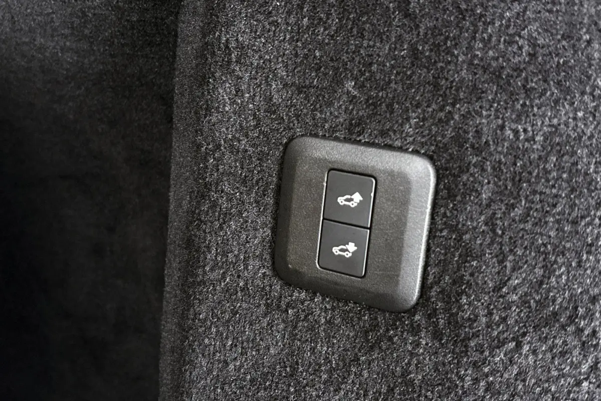 P400e HSE Dynamic Stealth Pano Trekhaak Stoel-Stuurverwarming Luchtvering 21" Velgen