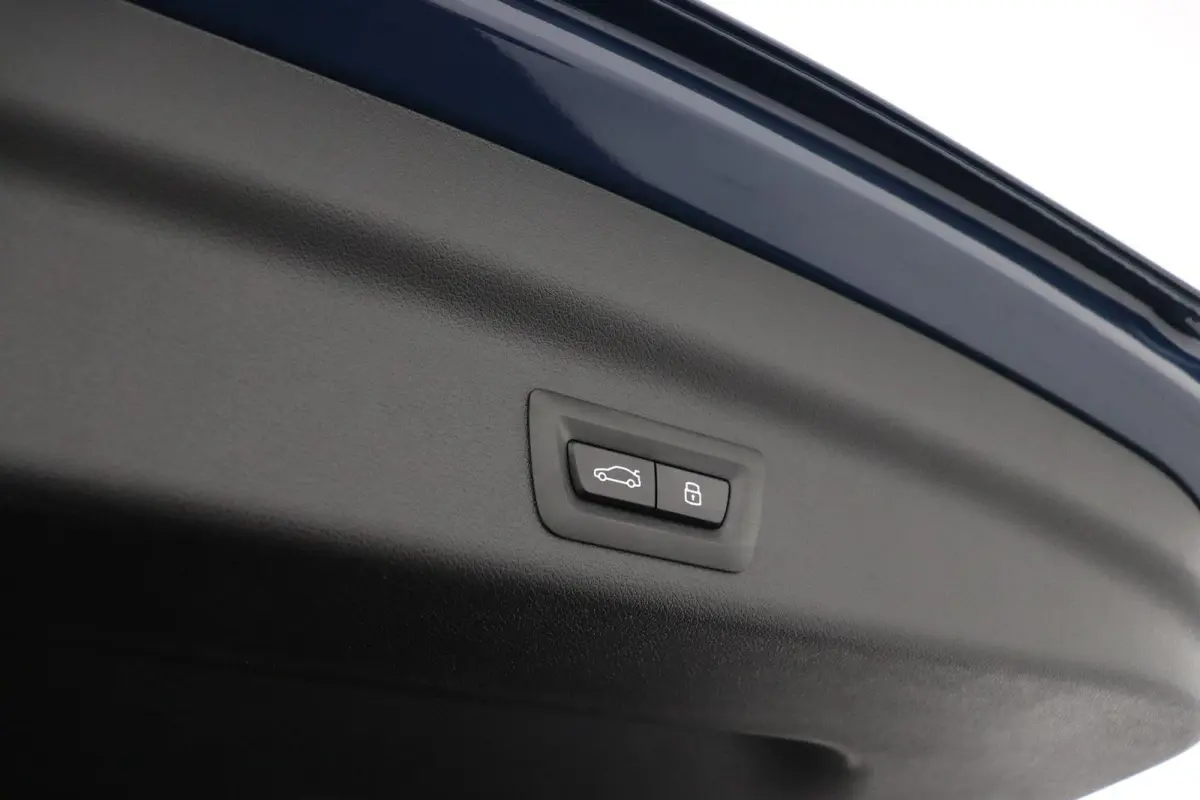 eDrive20 Pure Edition 67 kWh | SOH 100% | X-line | Getint Glas