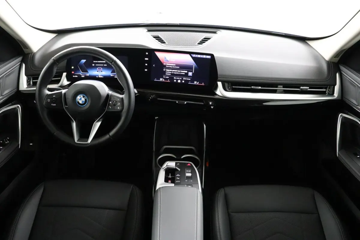 eDrive20 Pure Edition 67 kWh | SOH 100% | X-line | Getint Glas