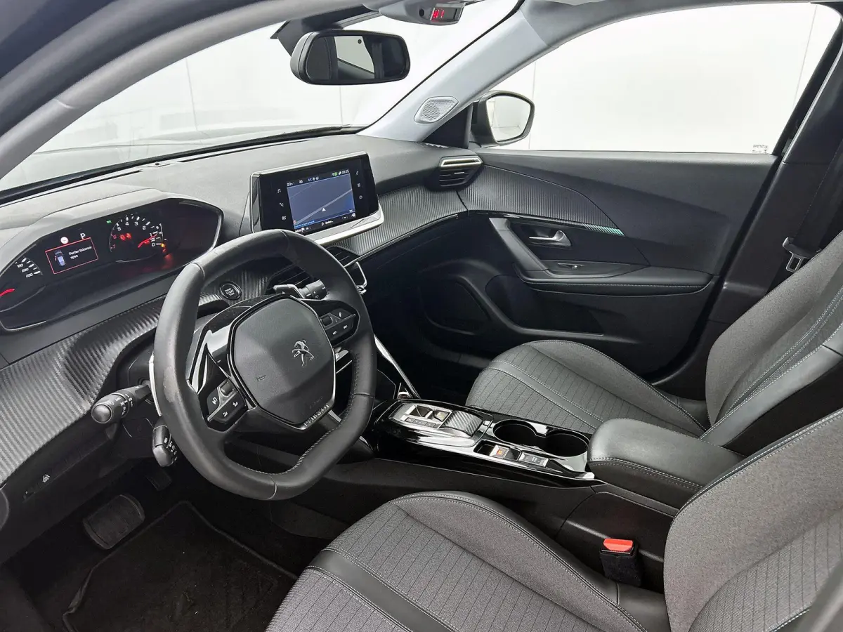 SUV Allure 130pk Automaat | Navigatie | Climate Control | Cruise Control | Parkeersensoren | Keyless | Led koplampen | Armsteun | Apple Carplay / Android Auto | Bluetooth | DAB+ radio | Stof