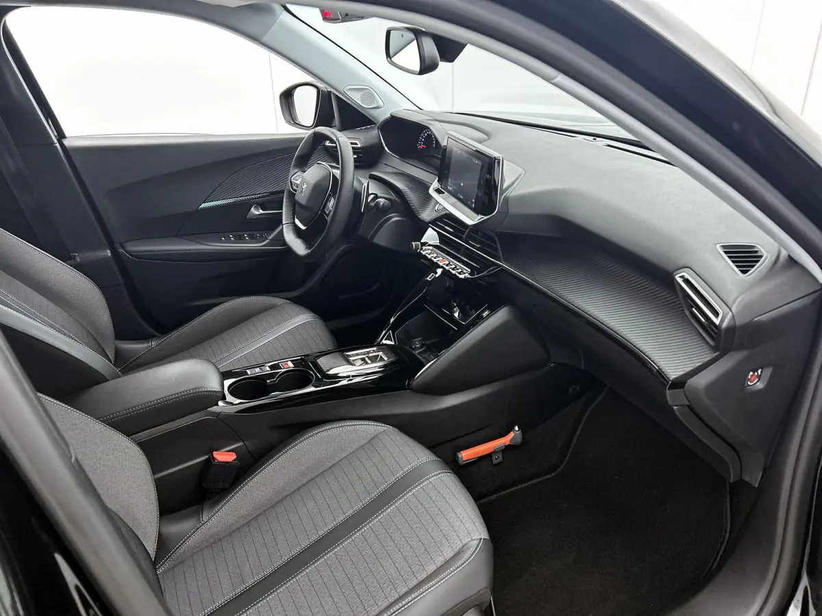SUV Allure 130pk Automaat | Navigatie | Climate Control | Cruise Control | Parkeersensoren | Keyless | Led koplampen | Armsteun | Apple Carplay / Android Auto | Bluetooth | DAB+ radio | Stof