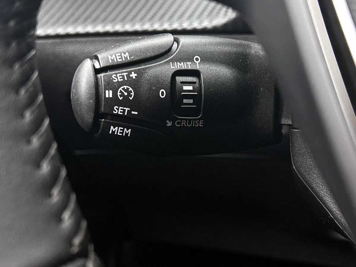 SUV Allure 130pk Automaat | Navigatie | Climate Control | Cruise Control | Parkeersensoren | Keyless | Led koplampen | Armsteun | Apple Carplay / Android Auto | Bluetooth | DAB+ radio | Stof