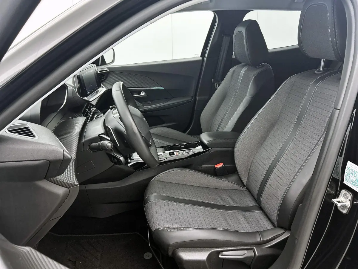 SUV Allure 130pk Automaat | Navigatie | Climate Control | Cruise Control | Parkeersensoren | Keyless | Led koplampen | Armsteun | Apple Carplay / Android Auto | Bluetooth | DAB+ radio | Stof