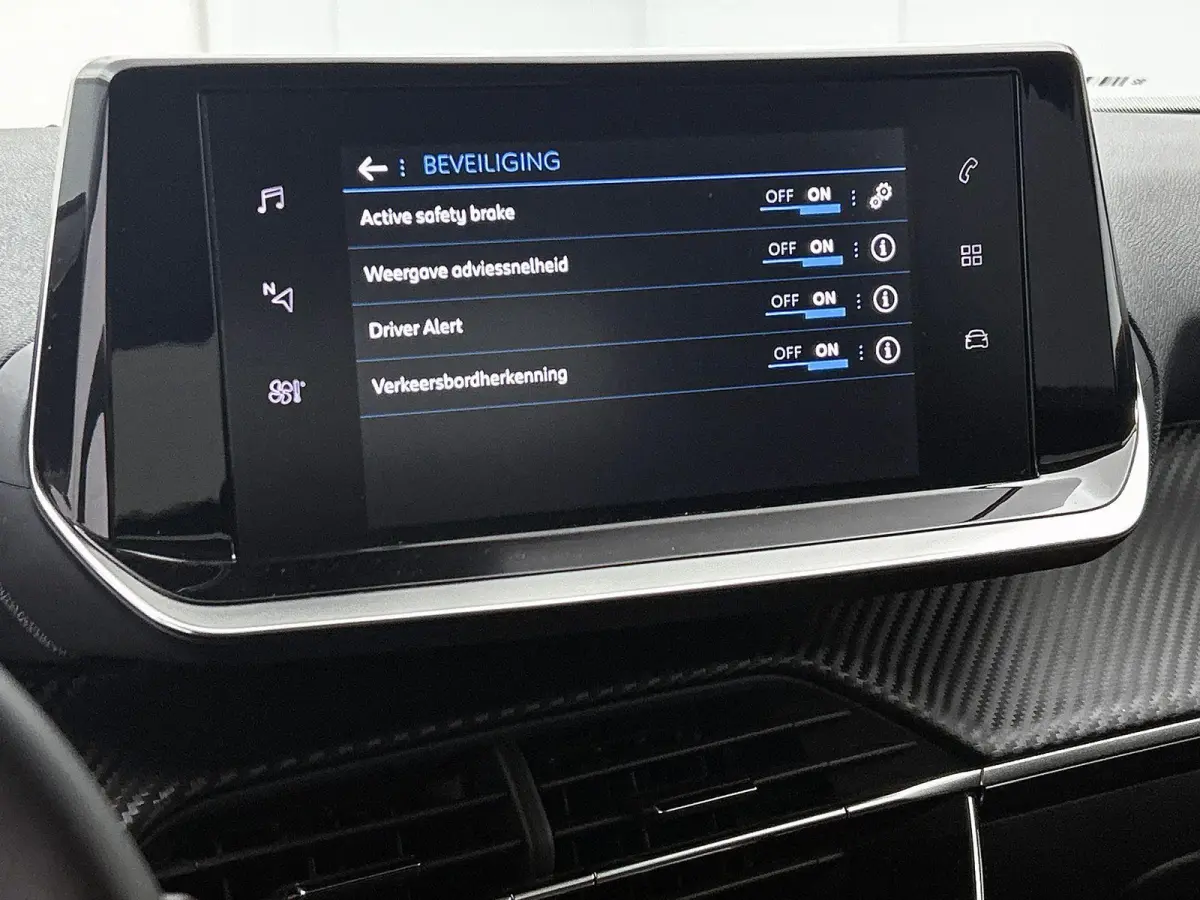 SUV Allure 130pk Automaat | Navigatie | Climate Control | Cruise Control | Parkeersensoren | Keyless | Led koplampen | Armsteun | Apple Carplay / Android Auto | Bluetooth | DAB+ radio | Stof