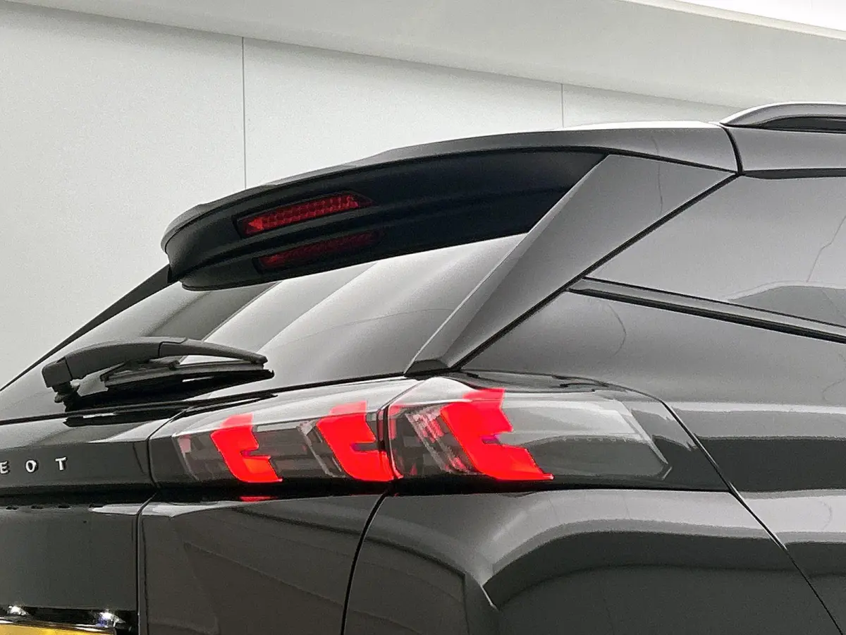 SUV Allure 130pk Automaat | Navigatie | Climate Control | Cruise Control | Parkeersensoren | Keyless | Led koplampen | Armsteun | Apple Carplay / Android Auto | Bluetooth | DAB+ radio | Stof
