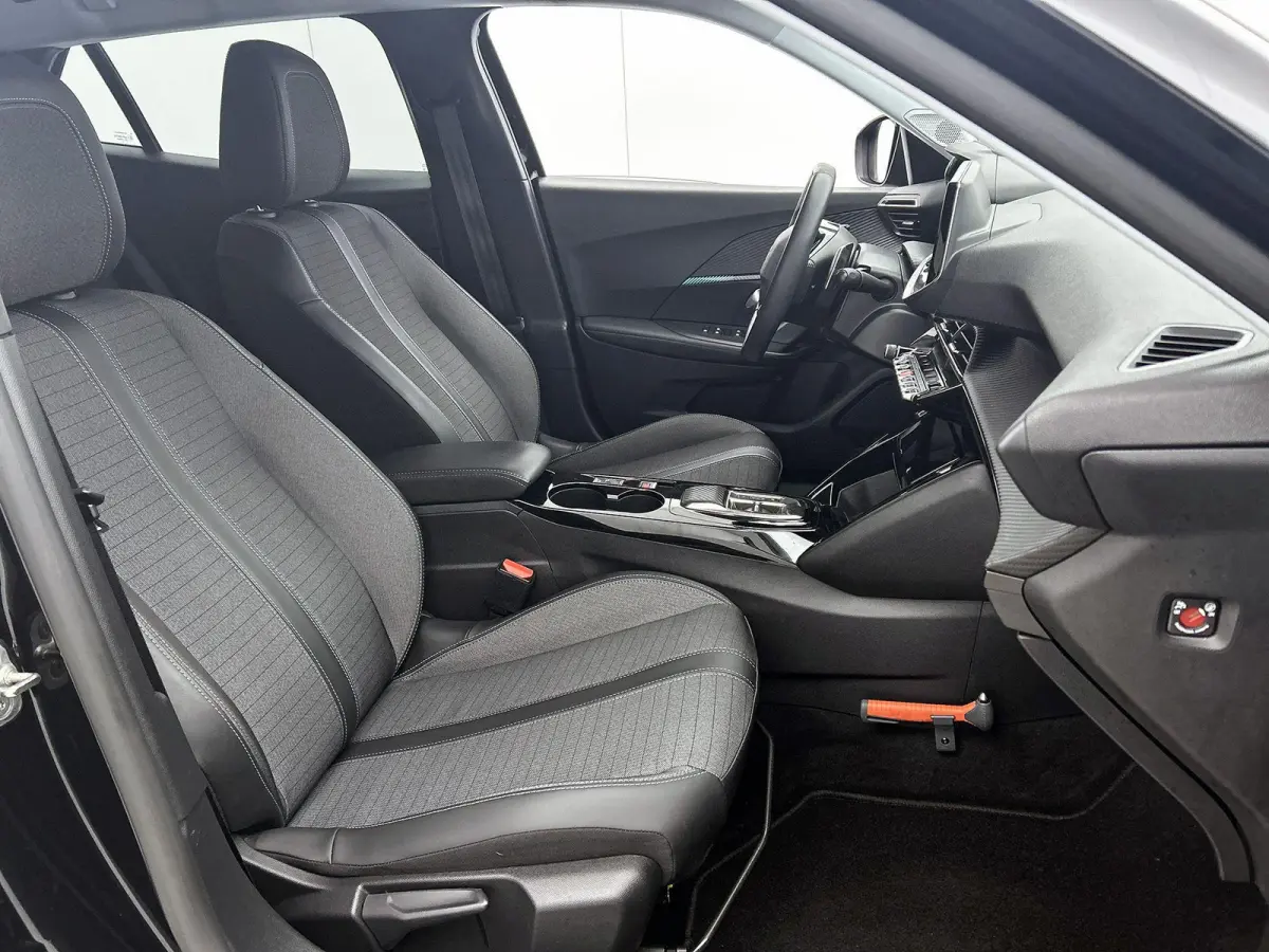SUV Allure 130pk Automaat | Navigatie | Climate Control | Cruise Control | Parkeersensoren | Keyless | Led koplampen | Armsteun | Apple Carplay / Android Auto | Bluetooth | DAB+ radio | Stof