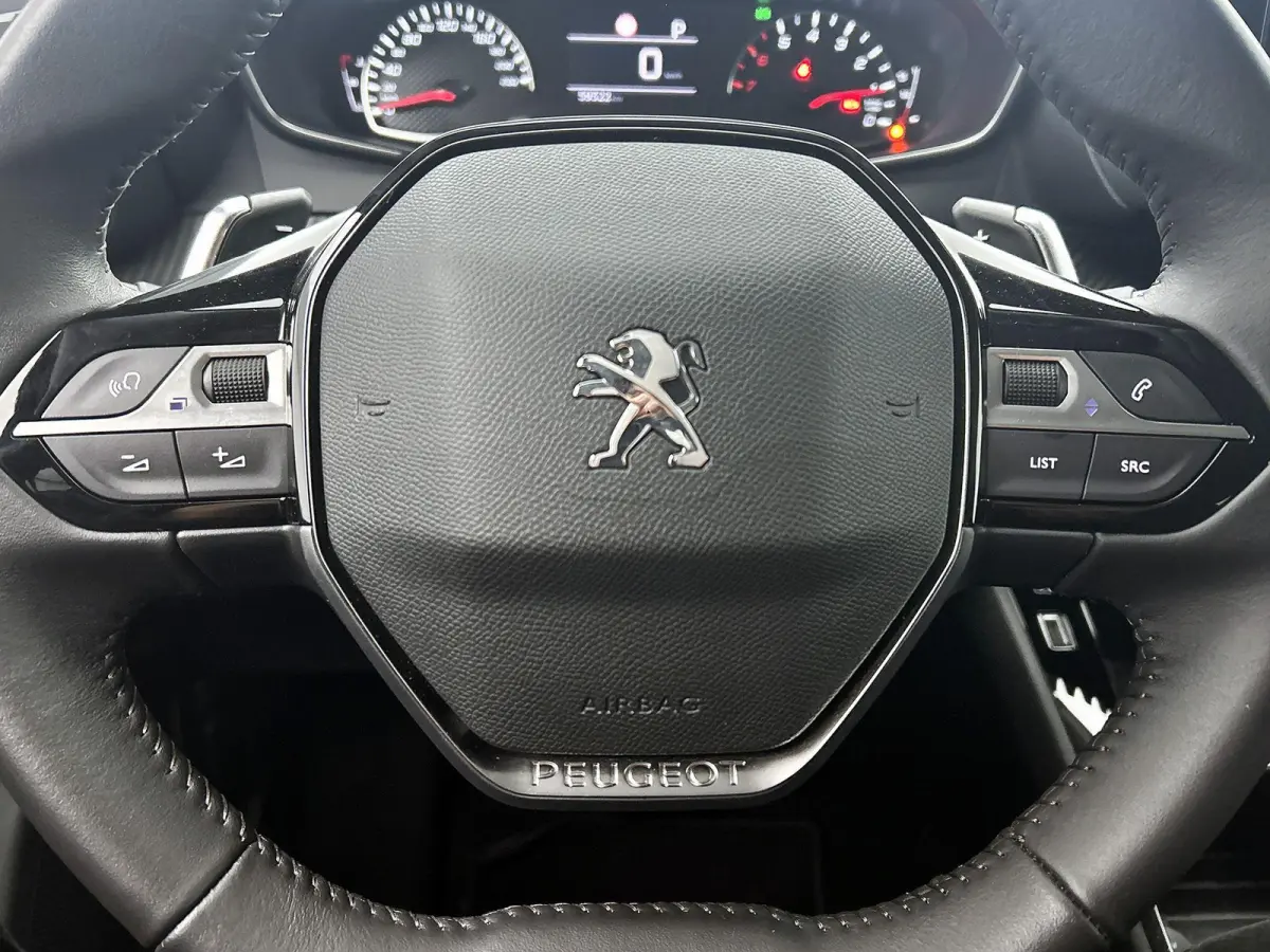 SUV Allure 130pk Automaat | Navigatie | Climate Control | Cruise Control | Parkeersensoren | Keyless | Led koplampen | Armsteun | Apple Carplay / Android Auto | Bluetooth | DAB+ radio | Stof