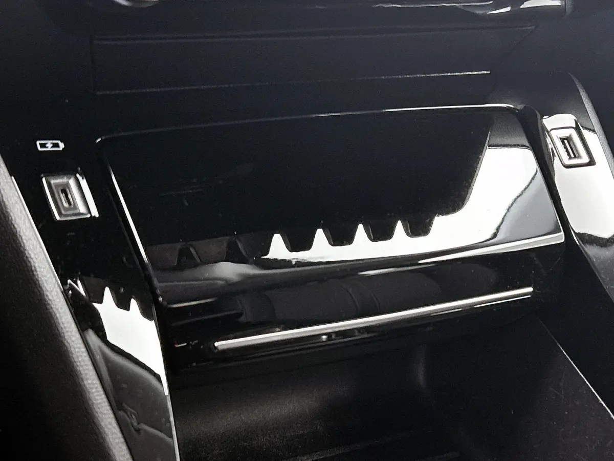SUV Allure 130pk Automaat | Navigatie | Climate Control | Cruise Control | Parkeersensoren | Keyless | Led koplampen | Armsteun | Apple Carplay / Android Auto | Bluetooth | DAB+ radio | Stof