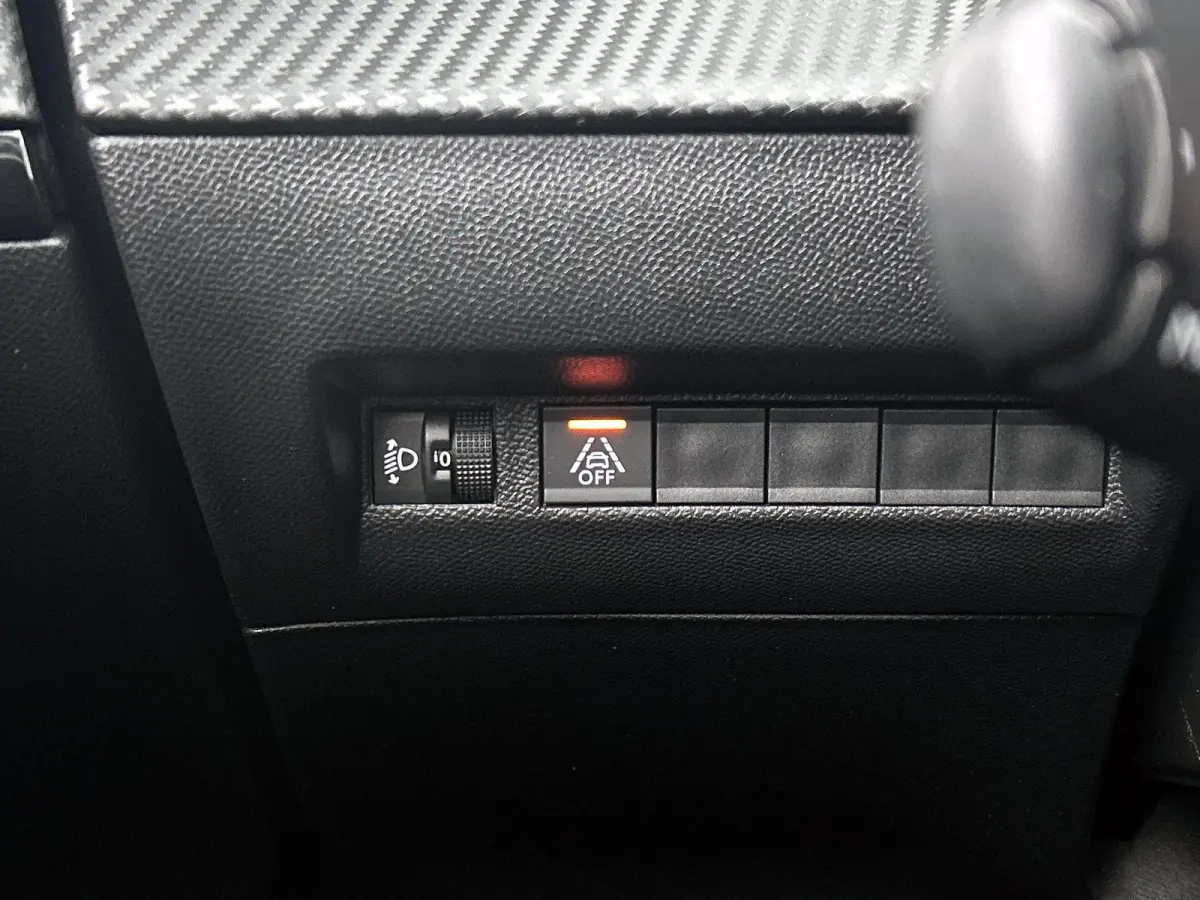 SUV Allure 130pk Automaat | Navigatie | Climate Control | Cruise Control | Parkeersensoren | Keyless | Led koplampen | Armsteun | Apple Carplay / Android Auto | Bluetooth | DAB+ radio | Stof