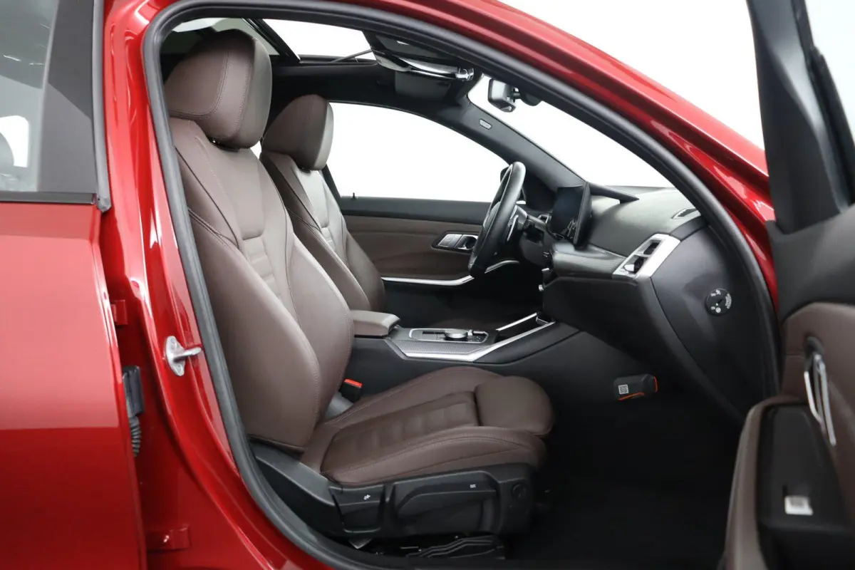 318i | M Sport Pro | Panoramadak | Trekhaak 19" | Stoelverwarming