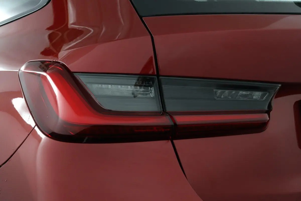 318i | M Sport Pro | Panoramadak | Trekhaak 19" | Stoelverwarming