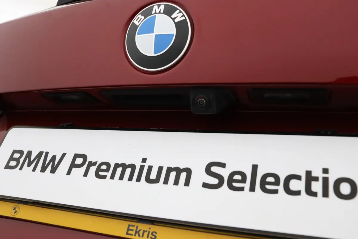 318i | M Sport Pro | Panoramadak | Trekhaak 19" | Stoelverwarming