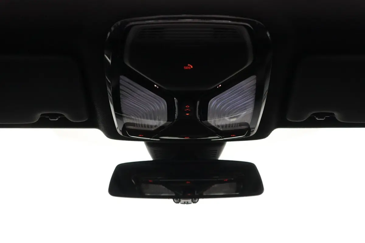 318i | M Sport Pro | Panoramadak | Trekhaak 19" | Stoelverwarming