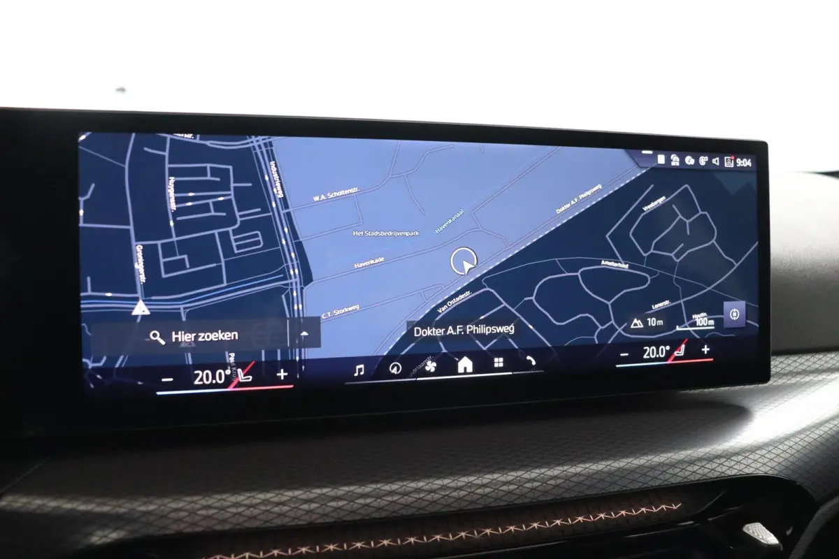318i | M Sport Pro | Panoramadak | Trekhaak 19" | Stoelverwarming