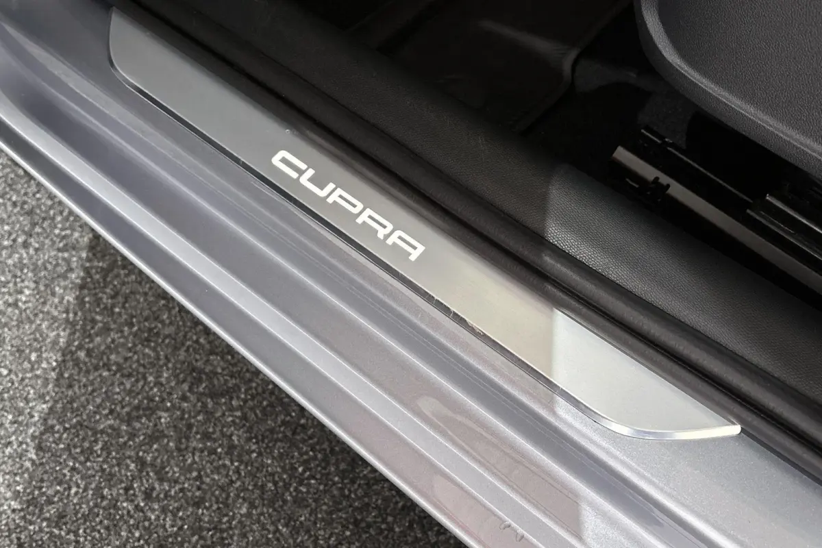 1.4 e-Hybrid Achteruitrijcamera 18" Stoelverwarming Carplay