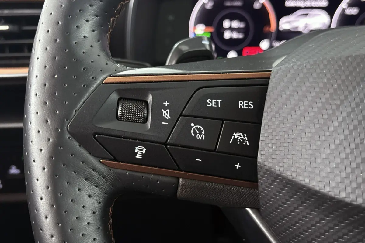 1.4 e-Hybrid Achteruitrijcamera 18" Stoelverwarming Carplay