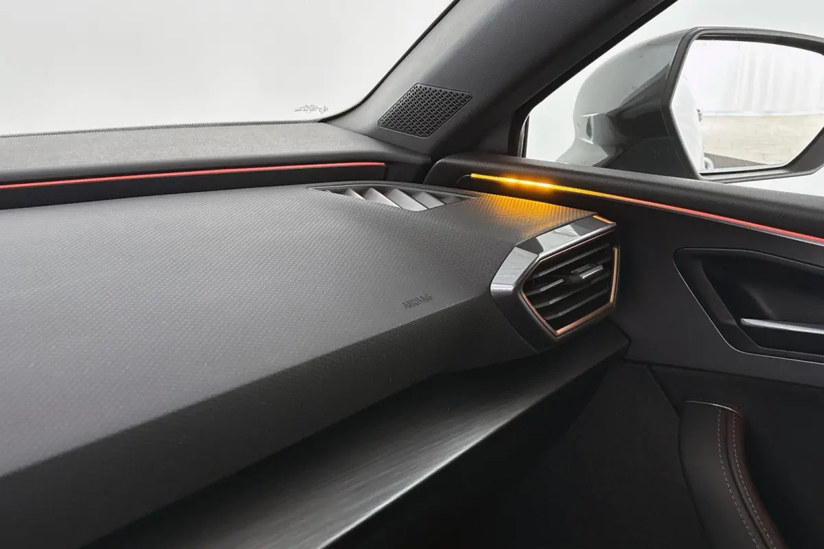 1.4 e-Hybrid Achteruitrijcamera 18" Stoelverwarming Carplay