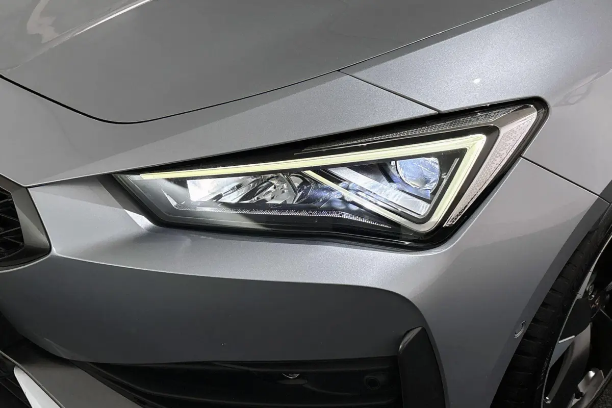 1.4 e-Hybrid Achteruitrijcamera 18" Stoelverwarming Carplay