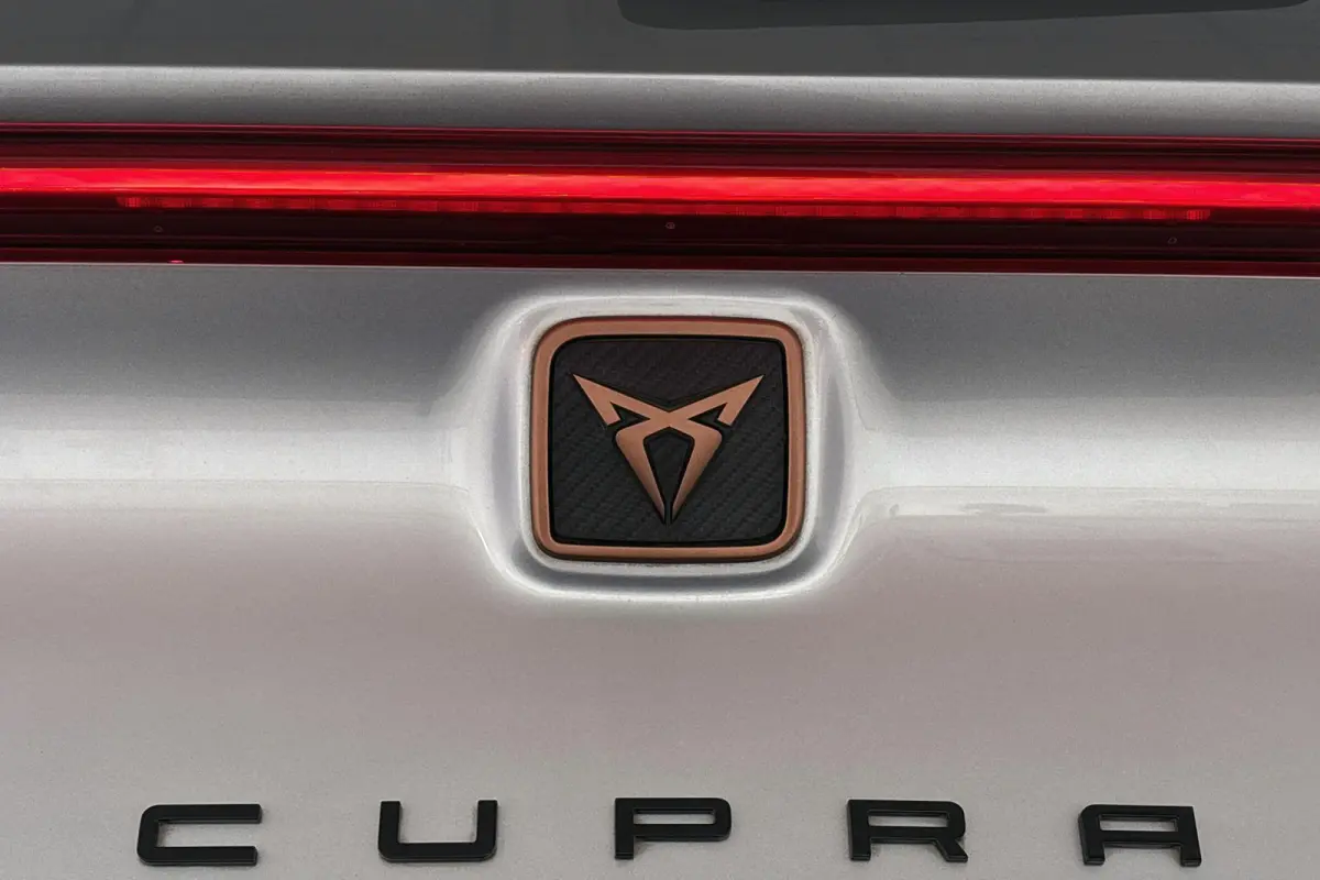 1.4 e-Hybrid Achteruitrijcamera 18" Stoelverwarming Carplay