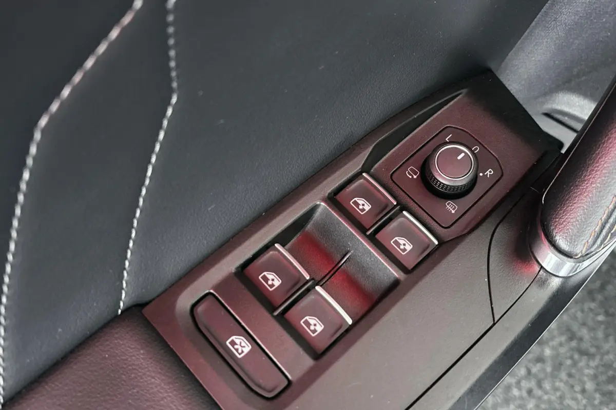 1.4 e-Hybrid Achteruitrijcamera 18" Stoelverwarming Carplay