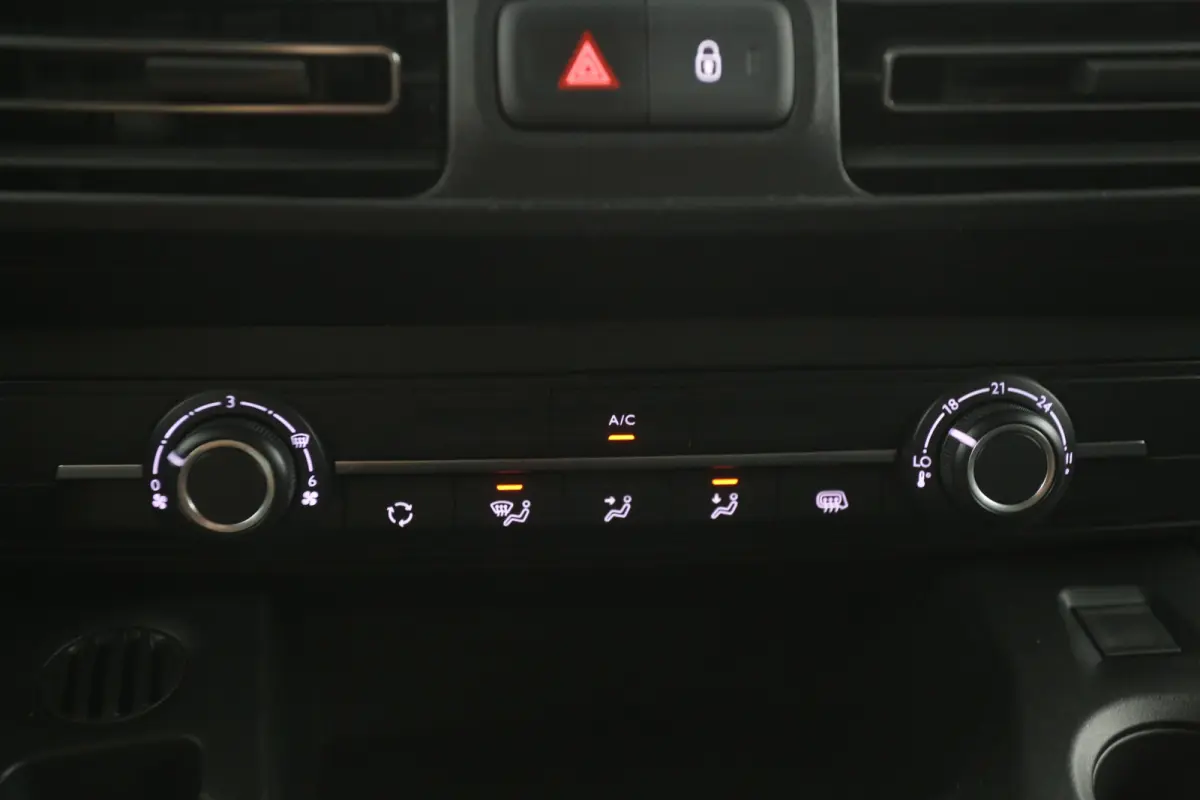 50 kWh 136PK | Snelladen | SOH 98% | 3 Zits | Airco | Camera | Carplay | Cruise | Navi | Parkeersens.