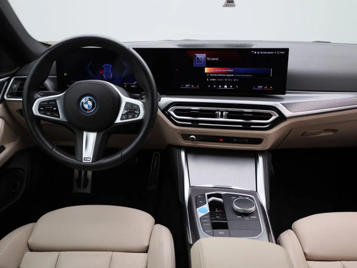 eDrive35 M-Sport 70 kWh | Panoramadak | Oyster Leder | Stoelverwarming | Apple Carplay / Android Auto | Climate Control | Adaptive Cruise Control | Camera | Virtual Cockpit | Lichtmetalen M-