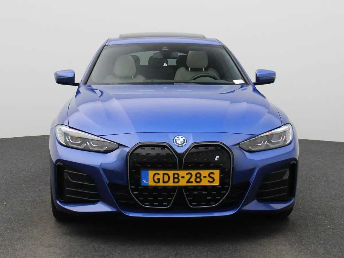 eDrive35 M-Sport 70 kWh | Panoramadak | Oyster Leder | Stoelverwarming | Apple Carplay / Android Auto | Climate Control | Adaptive Cruise Control | Camera | Virtual Cockpit | Lichtmetalen M-
