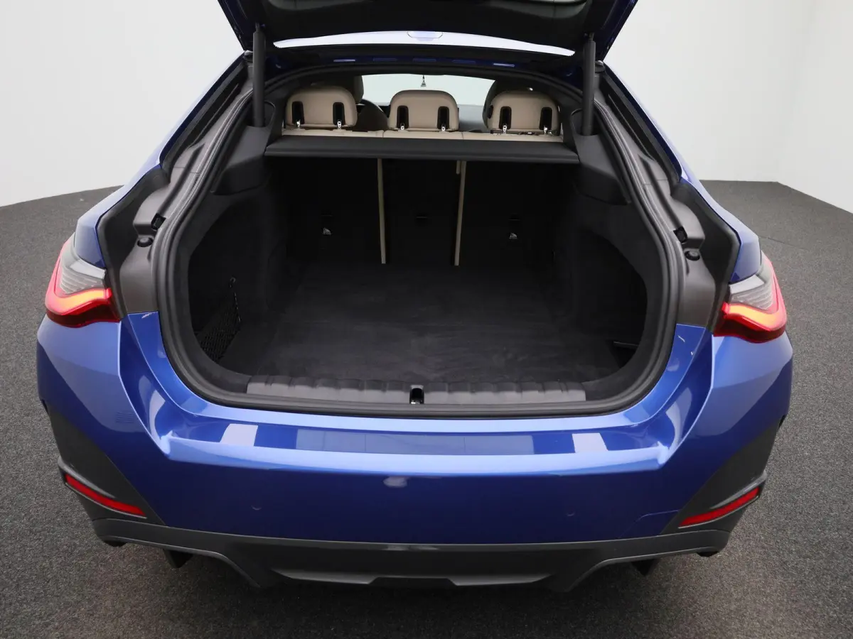 eDrive35 M-Sport 70 kWh | Panoramadak | Oyster Leder | Stoelverwarming | Apple Carplay / Android Auto | Climate Control | Adaptive Cruise Control | Camera | Virtual Cockpit | Lichtmetalen M-