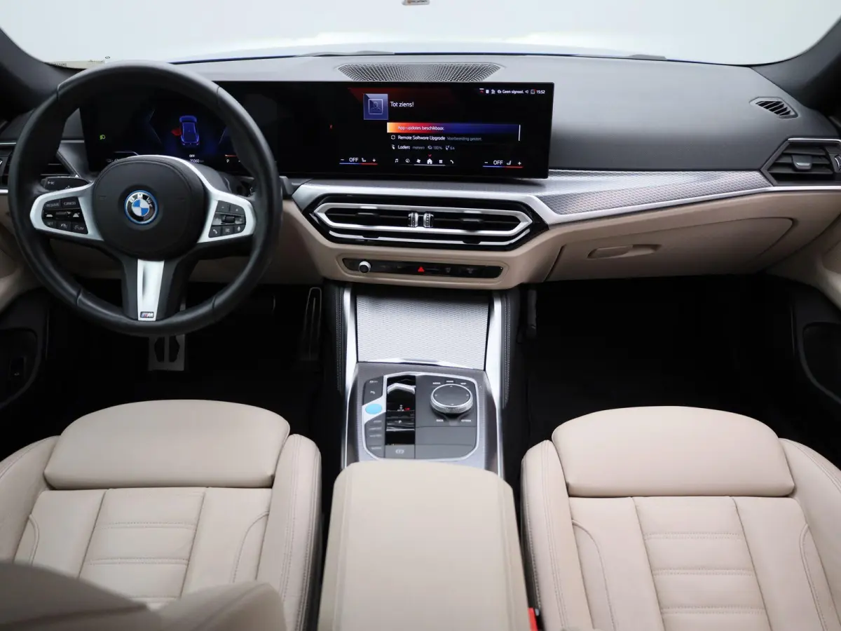 eDrive35 M-Sport 70 kWh | Panoramadak | Oyster Leder | Stoelverwarming | Apple Carplay / Android Auto | Climate Control | Adaptive Cruise Control | Camera | Virtual Cockpit | Lichtmetalen M-