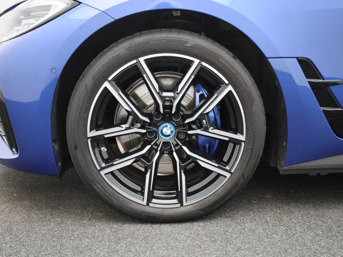 eDrive35 M-Sport 70 kWh | Panoramadak | Oyster Leder | Stoelverwarming | Apple Carplay / Android Auto | Climate Control | Adaptive Cruise Control | Camera | Virtual Cockpit | Lichtmetalen M-