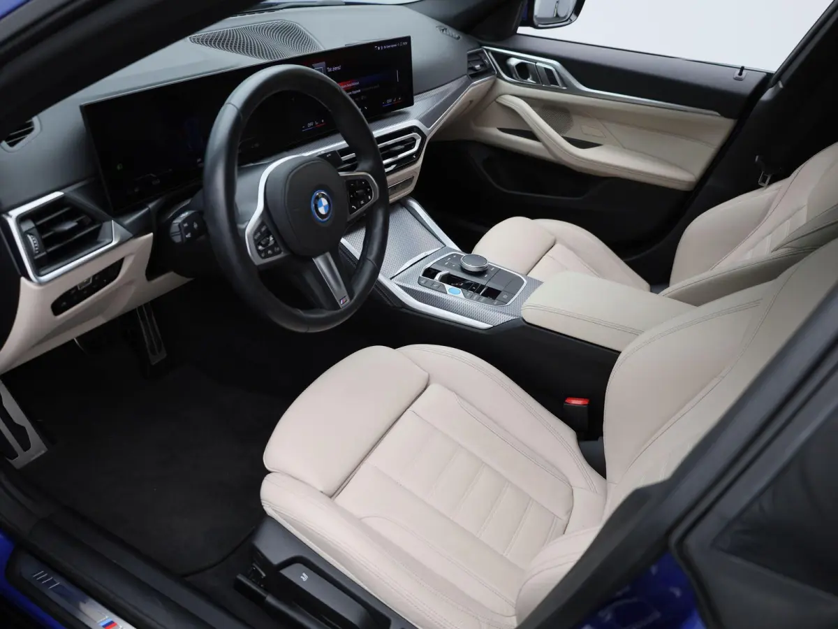 eDrive35 M-Sport 70 kWh | Panoramadak | Oyster Leder | Stoelverwarming | Apple Carplay / Android Auto | Climate Control | Adaptive Cruise Control | Camera | Virtual Cockpit | Lichtmetalen M-