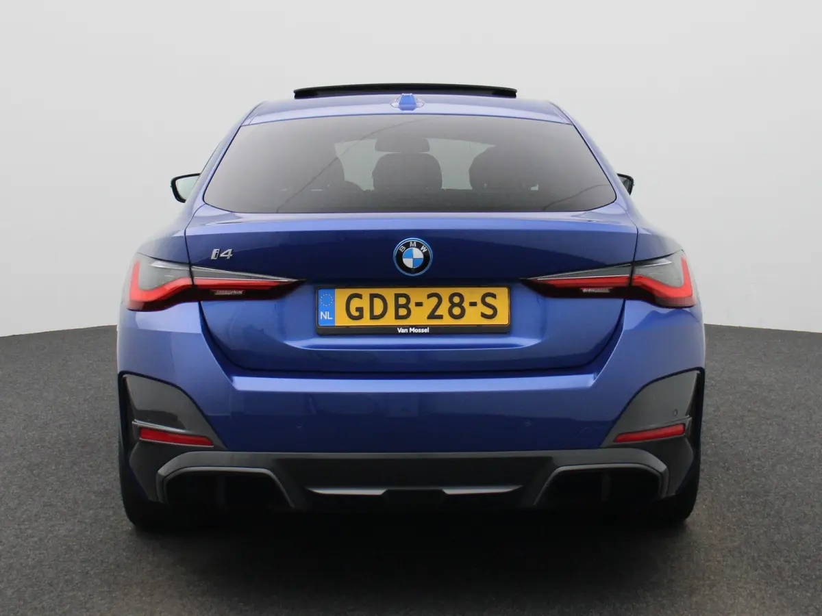 eDrive35 M-Sport 70 kWh | Panoramadak | Oyster Leder | Stoelverwarming | Apple Carplay / Android Auto | Climate Control | Adaptive Cruise Control | Camera | Virtual Cockpit | Lichtmetalen M-