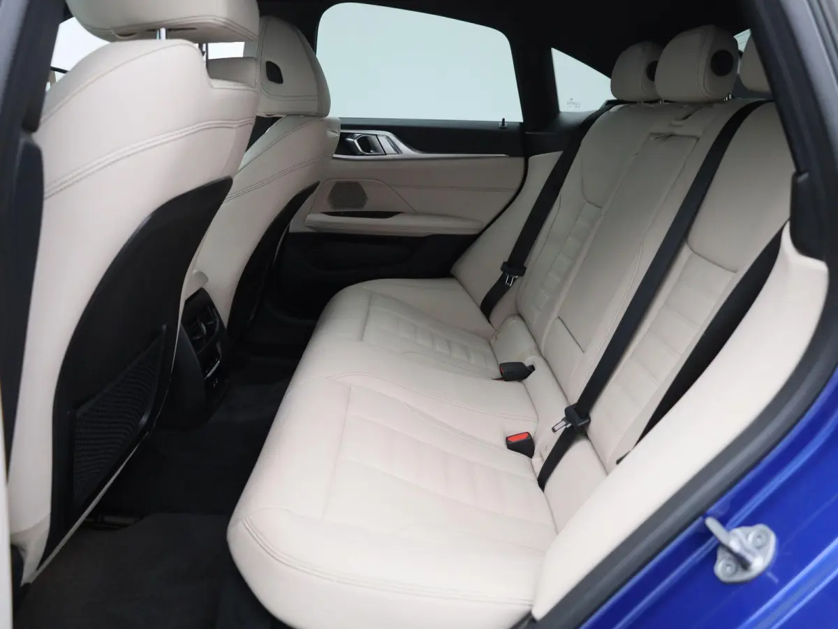 eDrive35 M-Sport 70 kWh | Panoramadak | Oyster Leder | Stoelverwarming | Apple Carplay / Android Auto | Climate Control | Adaptive Cruise Control | Camera | Virtual Cockpit | Lichtmetalen M-