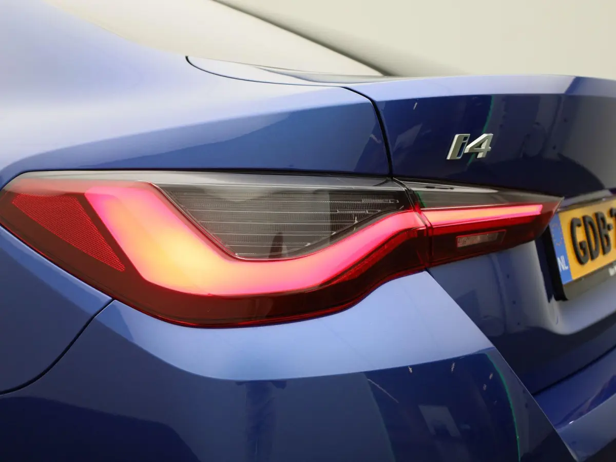 eDrive35 M-Sport 70 kWh | Panoramadak | Oyster Leder | Stoelverwarming | Apple Carplay / Android Auto | Climate Control | Adaptive Cruise Control | Camera | Virtual Cockpit | Lichtmetalen M-