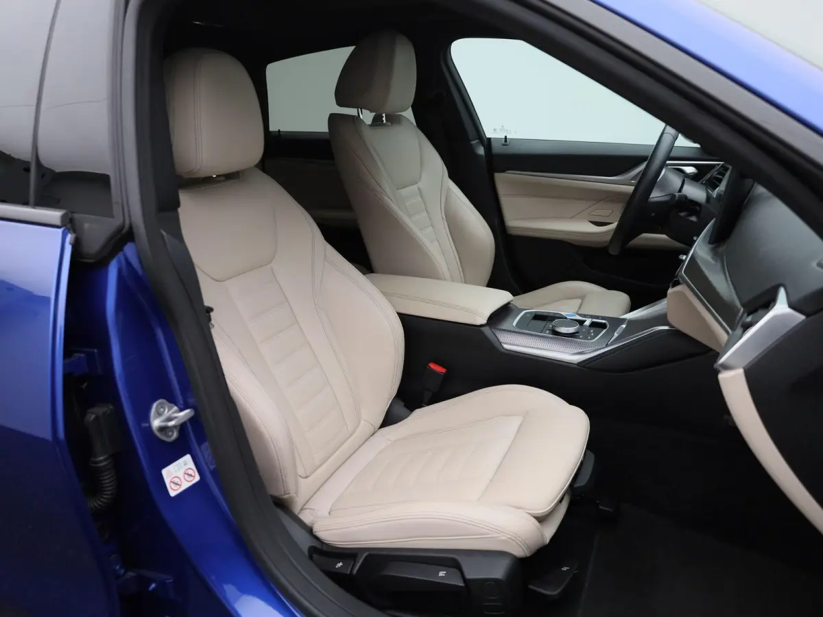eDrive35 M-Sport 70 kWh | Panoramadak | Oyster Leder | Stoelverwarming | Apple Carplay / Android Auto | Climate Control | Adaptive Cruise Control | Camera | Virtual Cockpit | Lichtmetalen M-