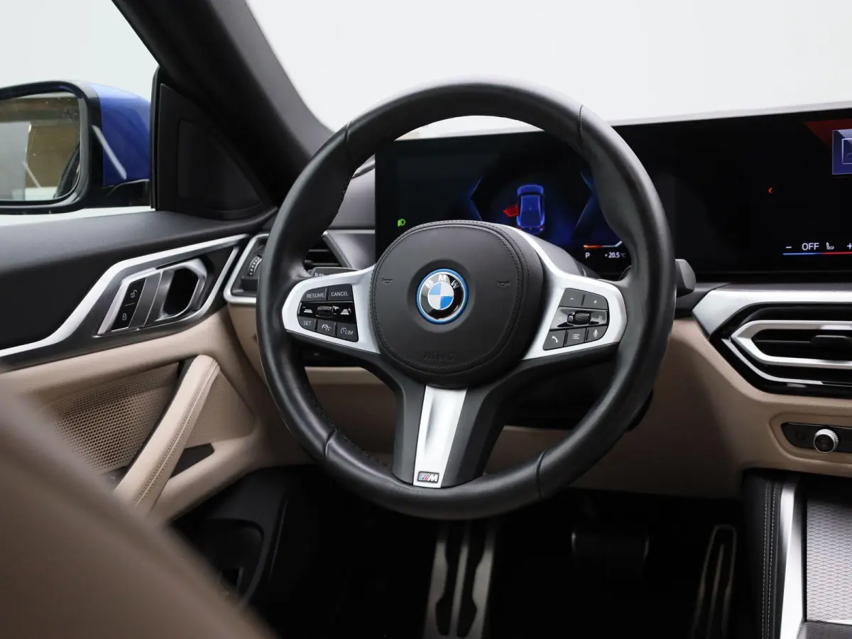 eDrive35 M-Sport 70 kWh | Panoramadak | Oyster Leder | Stoelverwarming | Apple Carplay / Android Auto | Climate Control | Adaptive Cruise Control | Camera | Virtual Cockpit | Lichtmetalen M-