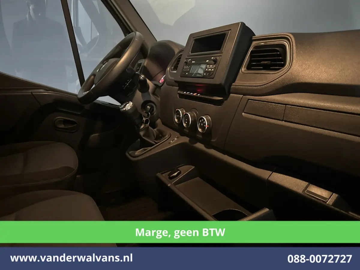 2.3 dCi 150pk **MARGE, geen BTW** L2H2 Paardenwagen Euro6 Airco | Camera | Cruisecontrol | Trekhaak Bijrijdersbank