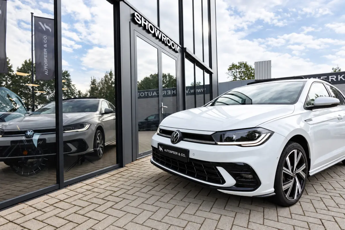 1.0 TSI R-Line KEYLESS IQ.LIGHT PANO VOL