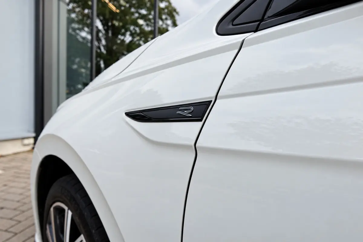 1.0 TSI R-Line KEYLESS IQ.LIGHT PANO VOL