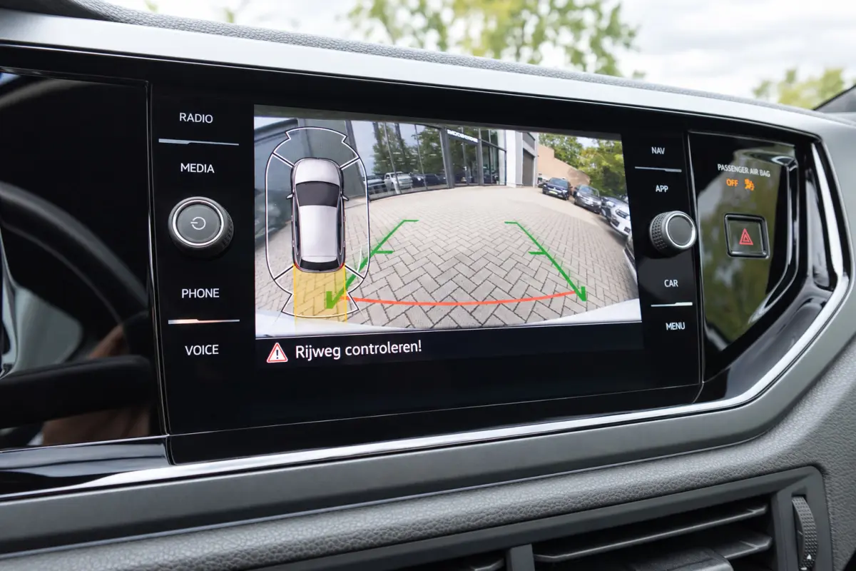 1.0 TSI R-Line KEYLESS IQ.LIGHT PANO VOL