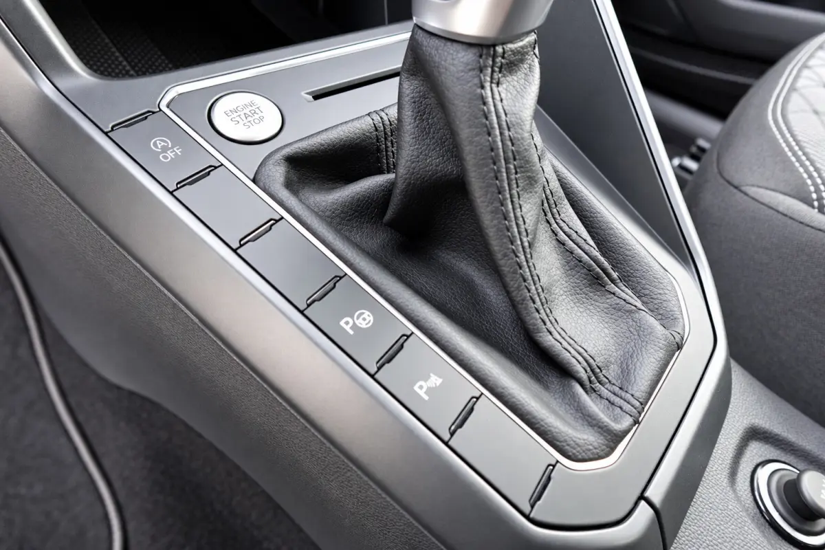 1.0 TSI R-Line KEYLESS IQ.LIGHT PANO VOL