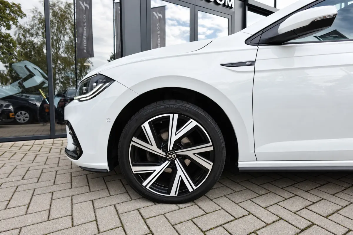 1.0 TSI R-Line KEYLESS IQ.LIGHT PANO VOL