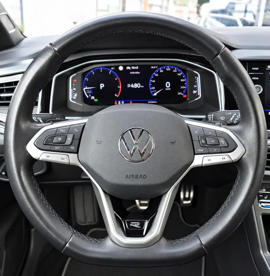 1.0 TSI R-Line KEYLESS IQ.LIGHT PANO VOL