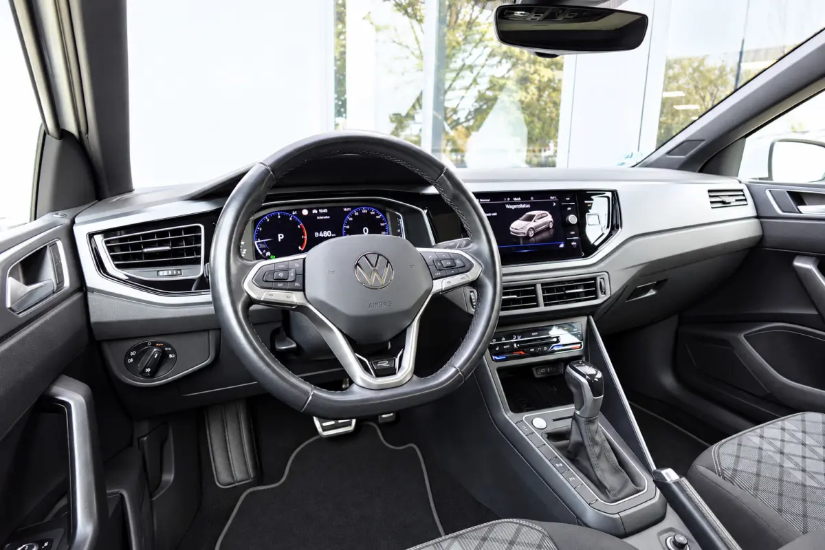 1.0 TSI R-Line KEYLESS IQ.LIGHT PANO VOL